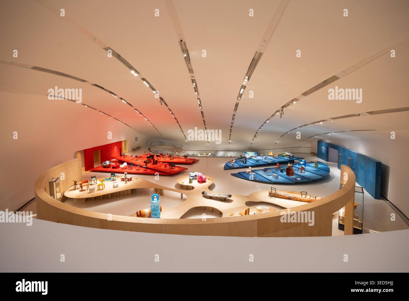 Exposition du musée intérieur de Shenzhen Bay culture Square avec collection de design. Architecture design par MAD Architects. Banque D'Images