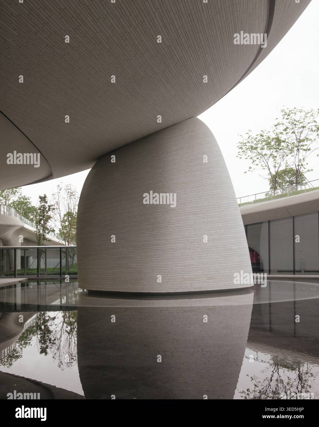 Exposition du musée intérieur de Shenzhen Bay culture Square avec collection de design. Architecture design par MAD Architects. Banque D'Images