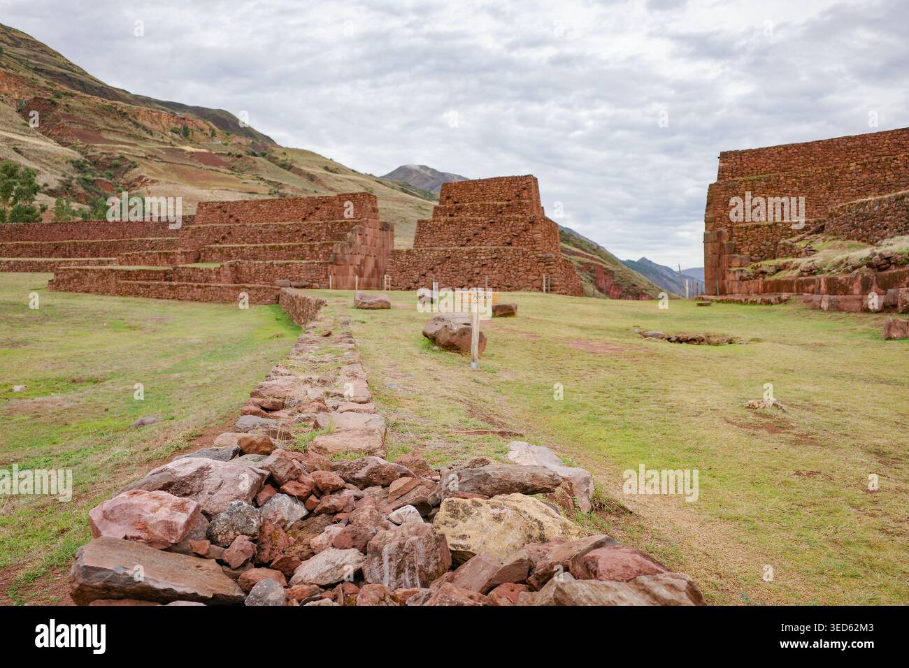 Cusco, Pérou - 26 novembre 2025 : site archéologique de la Portada de Rumicolca, Cusco Banque D'Images