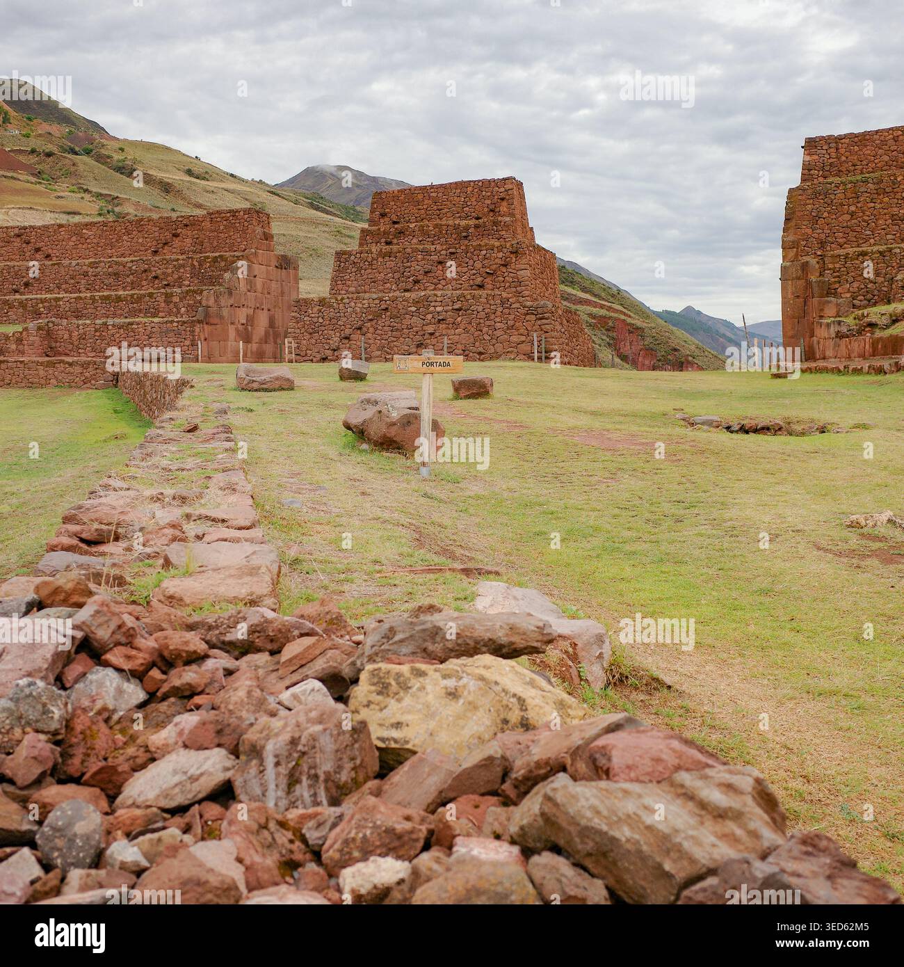 Cusco, Pérou - 26 novembre 2025 : site archéologique de la Portada de Rumicolca, Cusco Banque D'Images
