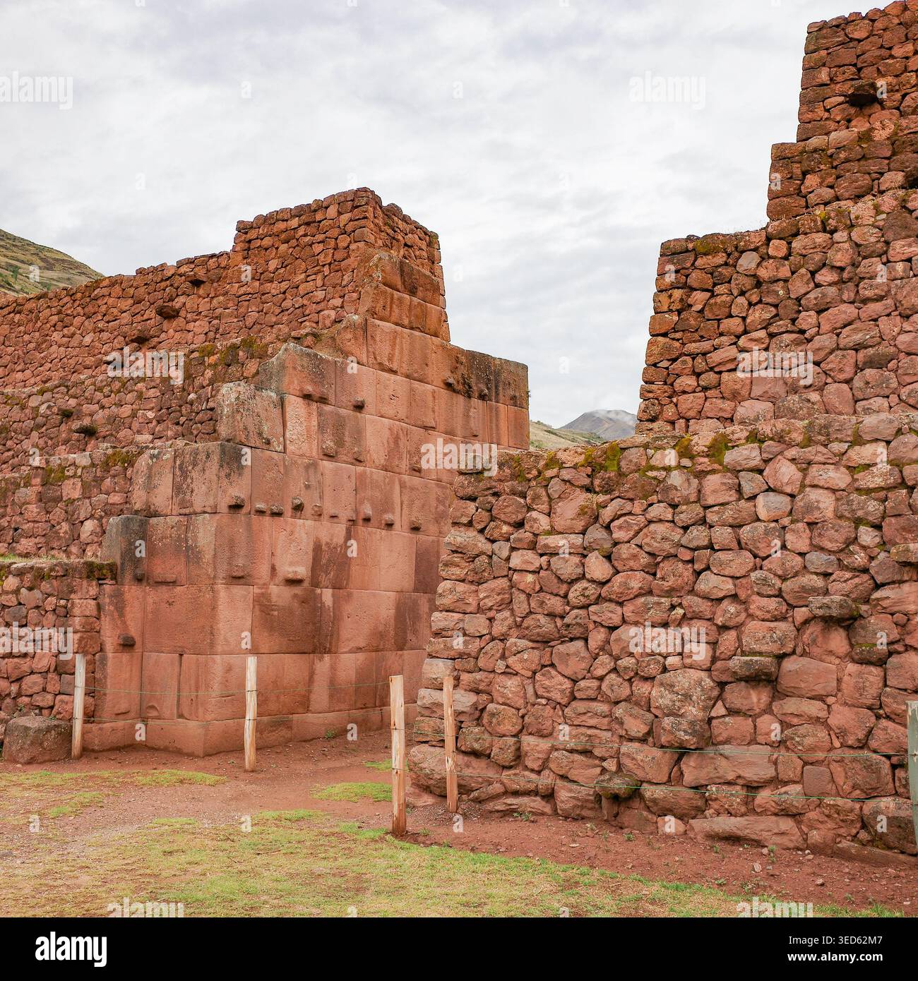 Cusco, Pérou - 26 novembre 2025 : site archéologique de la Portada de Rumicolca, Cusco Banque D'Images