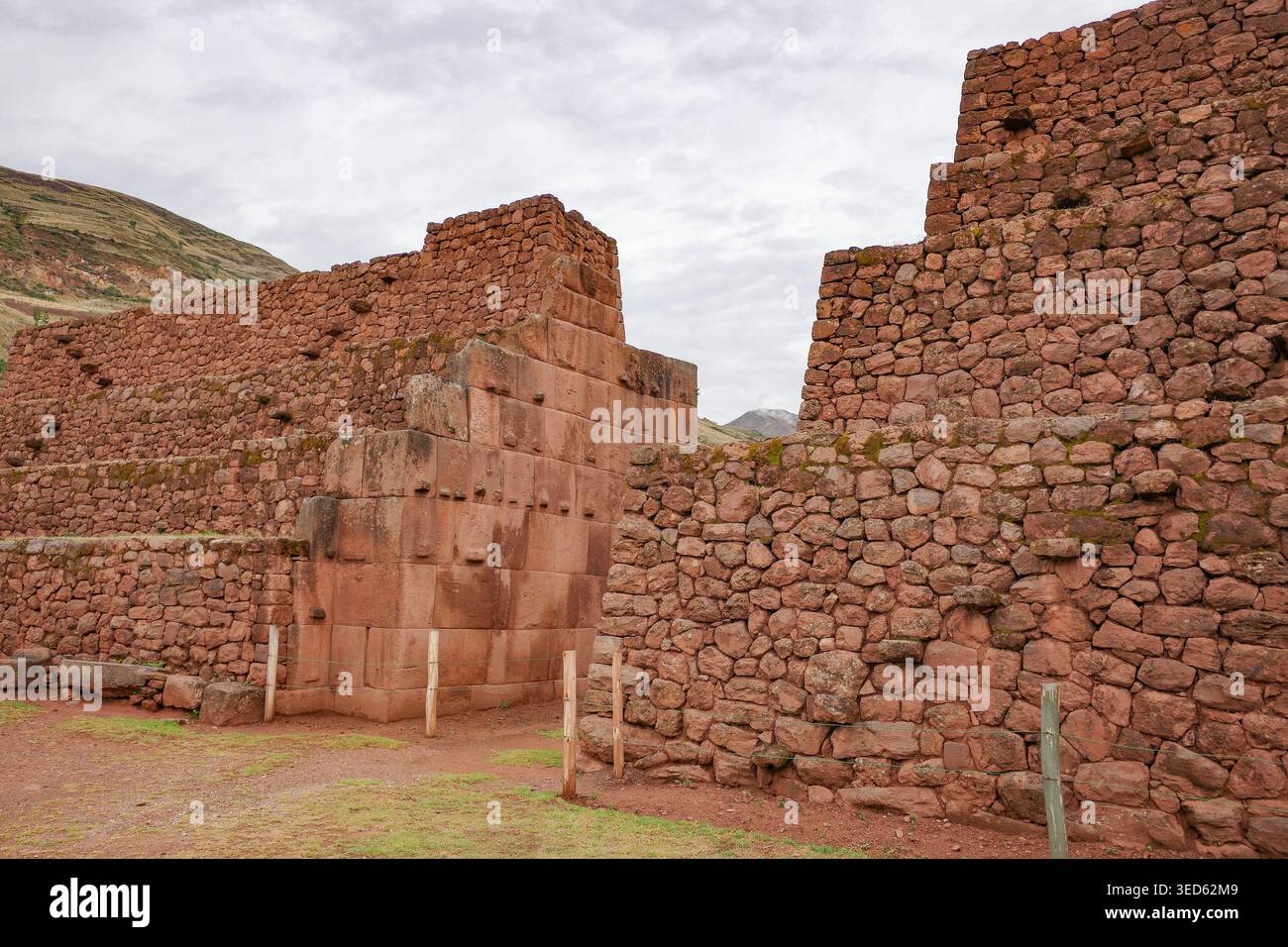 Cusco, Pérou - 26 novembre 2025 : site archéologique de la Portada de Rumicolca, Cusco Banque D'Images