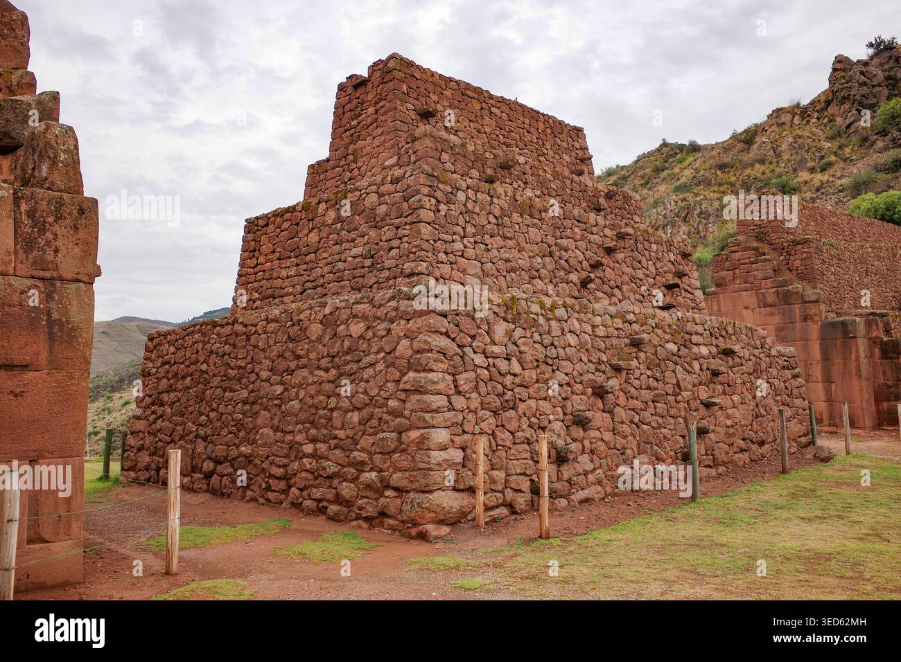 Cusco, Pérou - 26 novembre 2025 : site archéologique de la Portada de Rumicolca, Cusco Banque D'Images