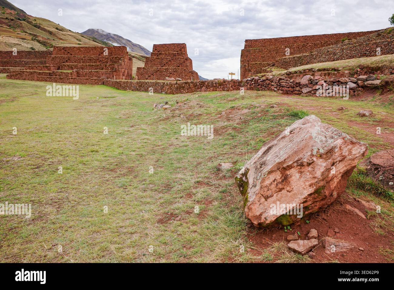 Cusco, Pérou - 26 novembre 2025 : site archéologique de la Portada de Rumicolca, Cusco Banque D'Images