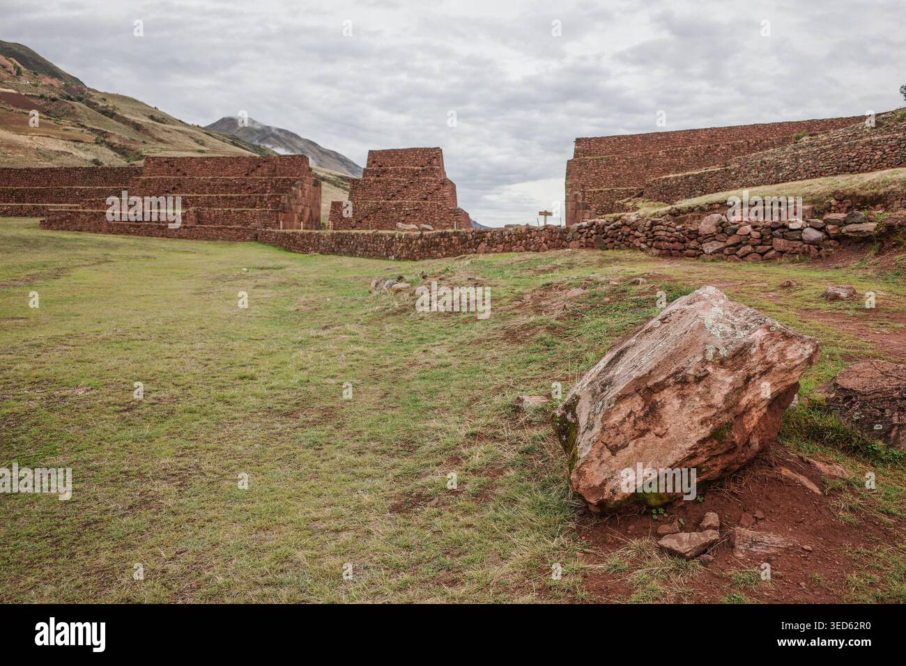 Cusco, Pérou - 26 novembre 2025 : site archéologique de la Portada de Rumicolca, Cusco Banque D'Images