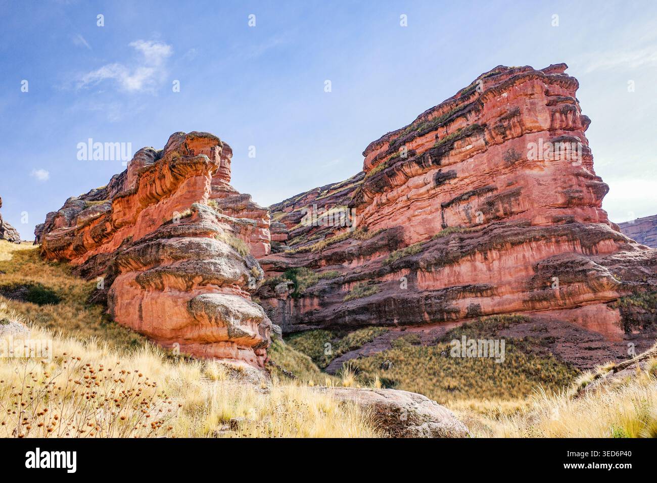 Tinajani, Pérou - 27 novembre 2025 : formations rocheuses du canyon Tinajani dans les Andes péruviennes Banque D'Images