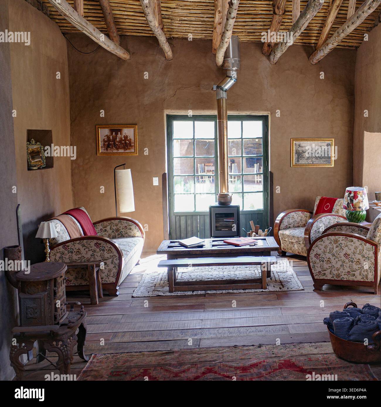 Tinajani, Pérou - 26 nov. 2025 : décoration intérieure au luxueux camp de tentes de Tinajani dans les Andes péruviennes Banque D'Images