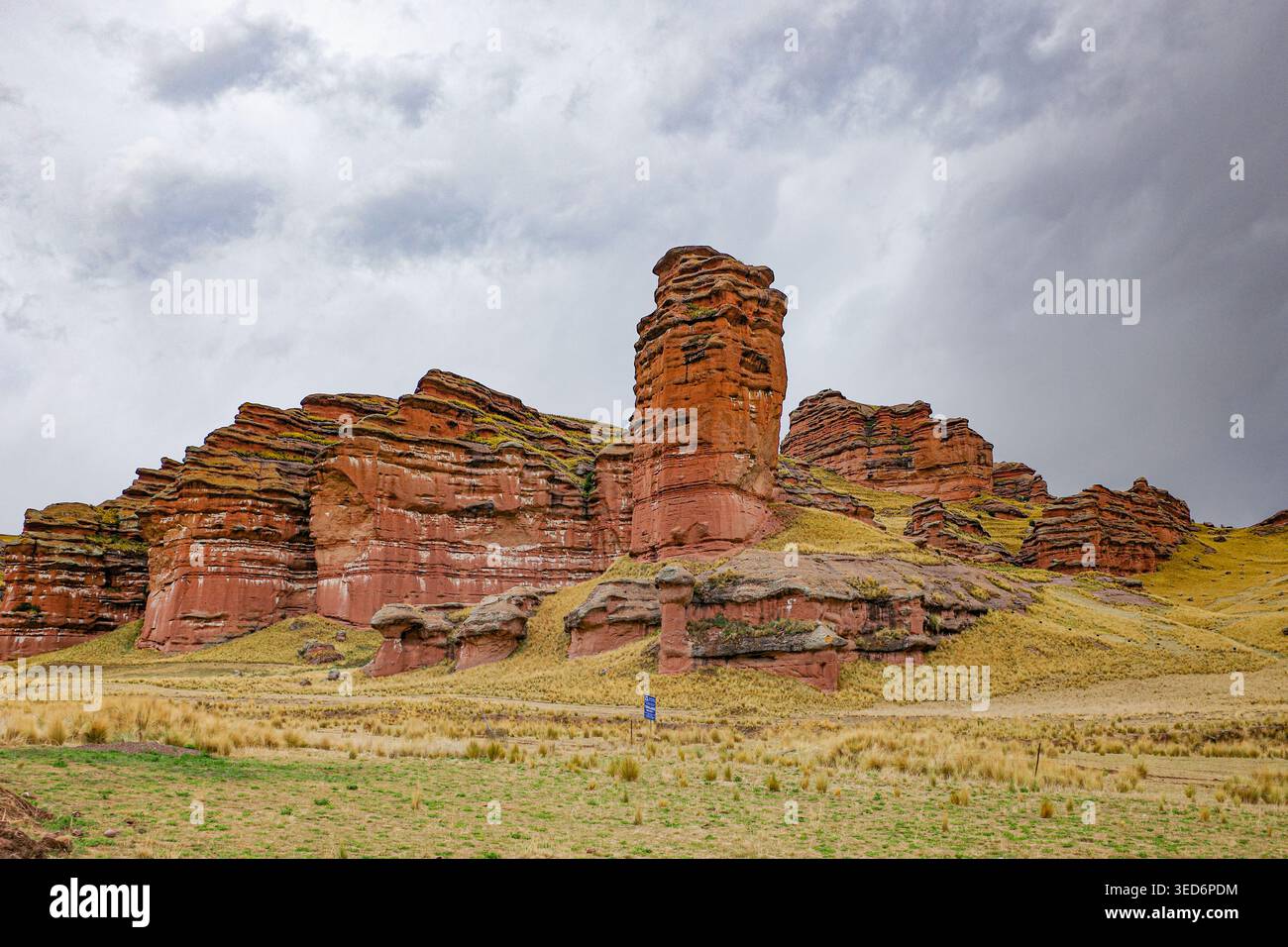 Tinajani, Pérou - 27 novembre 2025 : formations rocheuses du canyon Tinajani dans les Andes péruviennes Banque D'Images
