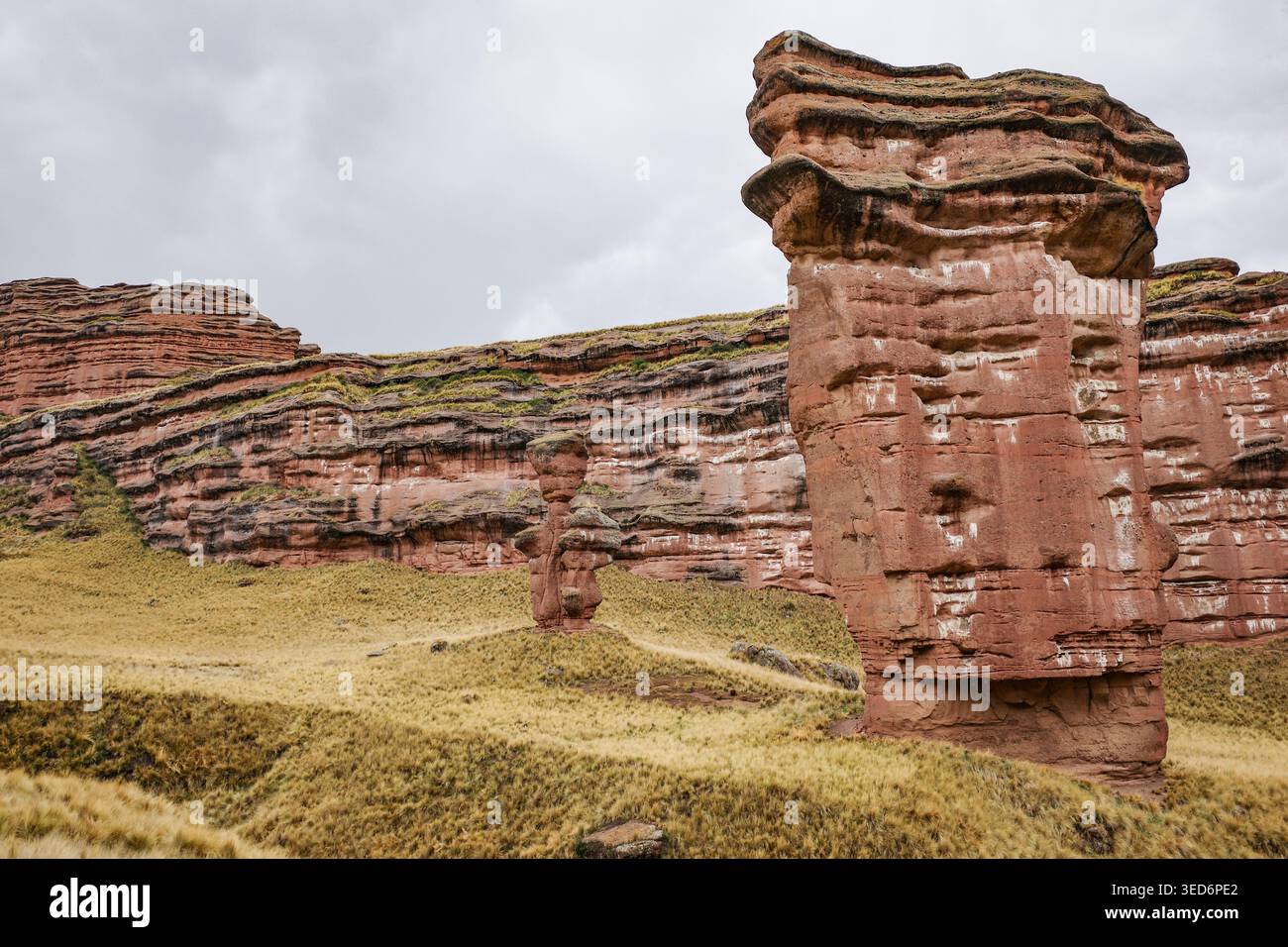 Tinajani, Pérou - 27 novembre 2025 : formations rocheuses du canyon Tinajani dans les Andes péruviennes Banque D'Images