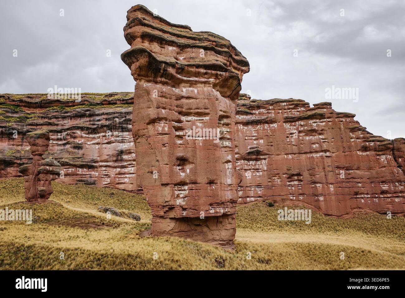 Tinajani, Pérou - 27 novembre 2025 : formations rocheuses du canyon Tinajani dans les Andes péruviennes Banque D'Images