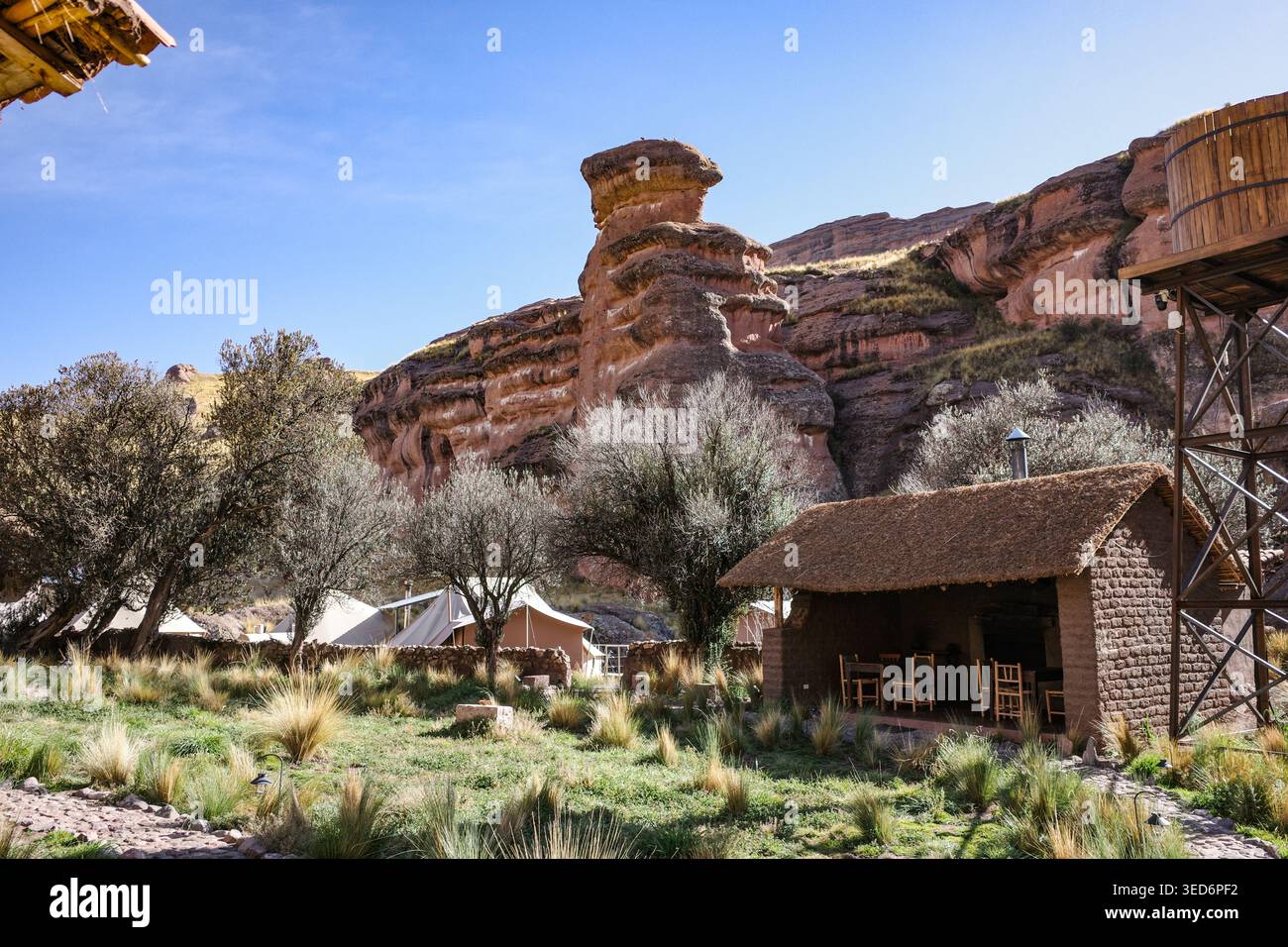 Tanajani, Pérou - 27 novembre 2025 : paysages andins spectaculaires au Tinajani Lodge dans le canyon de Tinajani Banque D'Images