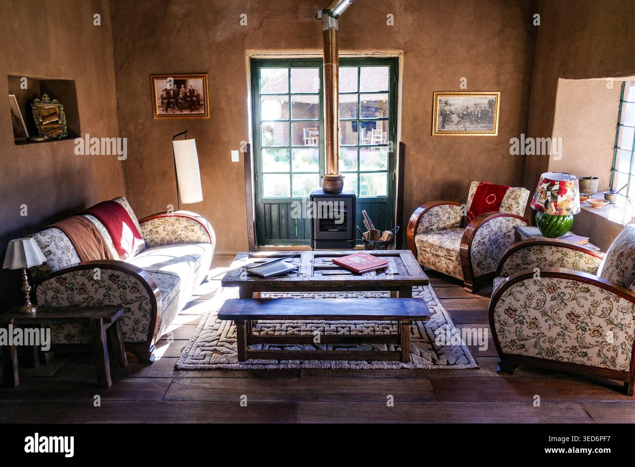 Tinajani, Pérou - 26 nov. 2025 : décoration intérieure au luxueux camp de tentes de Tinajani dans les Andes péruviennes Banque D'Images