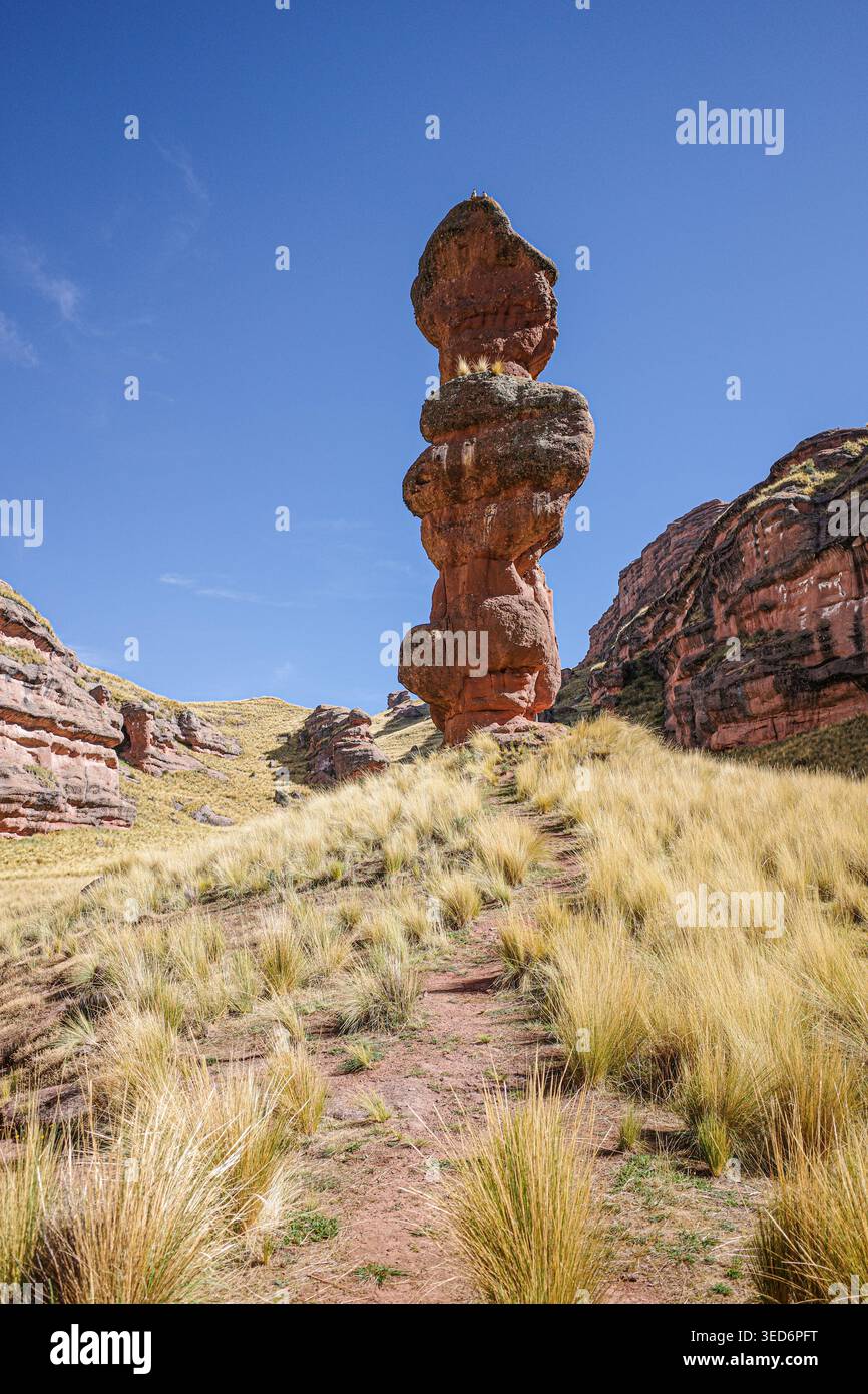 Tinajani, Pérou - 27 novembre 2025 : formations rocheuses du canyon Tinajani dans les Andes péruviennes Banque D'Images