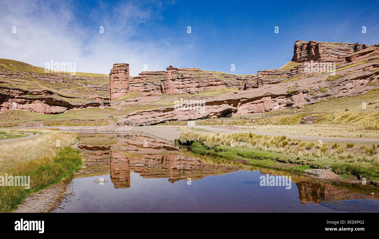 Tinajani, Pérou - 27 novembre 2025 : formations rocheuses du canyon Tinajani dans les Andes péruviennes Banque D'Images