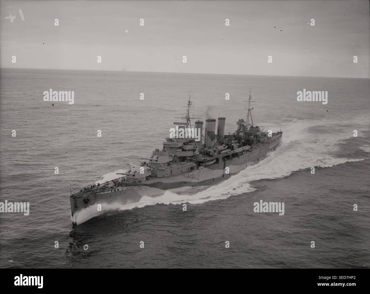 Croiseur britannique HMS Kent (45) de Scapa Flow le 28 septembre 1941.   Document historique, période de la seconde Guerre mondiale Banque D'Images
