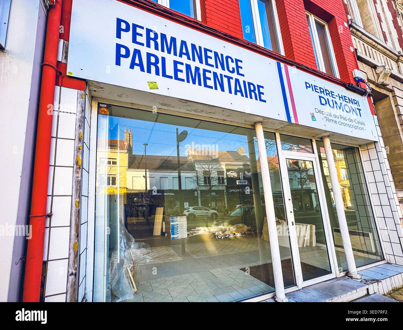 France, hauts de France, pas de Calais, Calais, ancien bureau parlementaire du député Pierre Henri Dumont après la dissolution. Banque D'Images