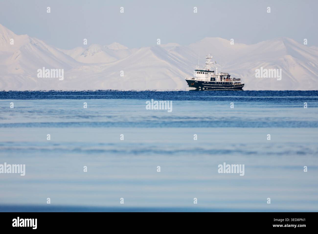 Norvège. Svalbard à la fin de l'hiver et au début du printemps. Longyearbyen. Bateau de patrouille du gouvernement pendant une sortie en mer. Banque D'Images