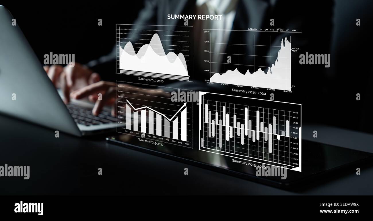 Un professionnel des affaires se concentre sur l'analyse des données sur un ordinateur portable. Des graphiques et des diagrammes s'affichent à l'écran, reflétant les principales mesures de performances dans Banque D'Images