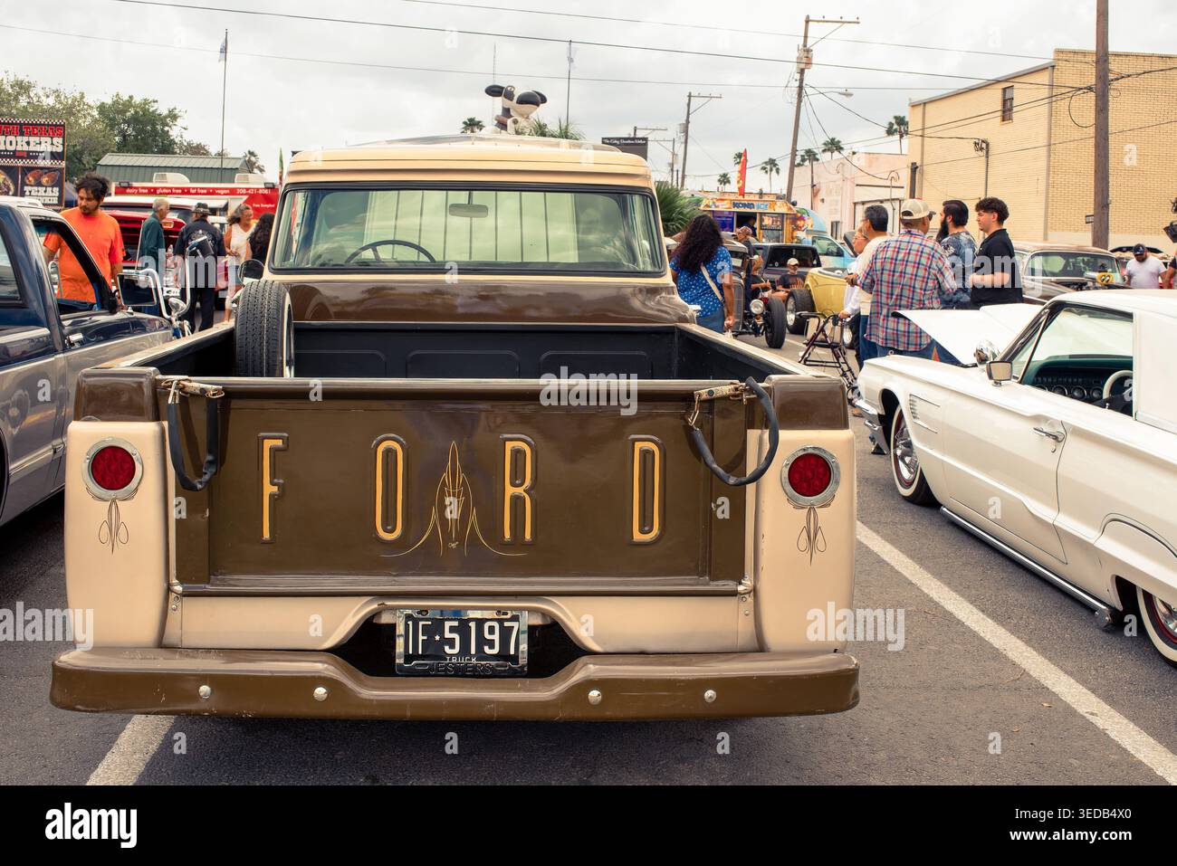 Camionnette Ford vintage, probablement des années 1960, lors d'un salon automobile au Texas Onion Fest 2026, Weslaco, Texas, États-Unis. UTILISATION ÉDITORIALE UNIQUEMENT Banque D'Images