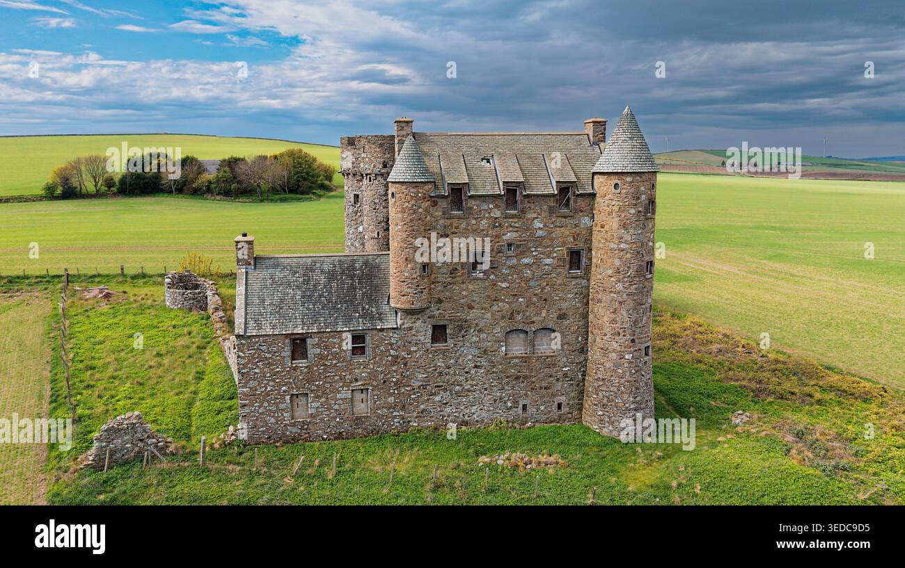 Château d'Inchdrewer une maison-tour du XVIe siècle près de Banff Écosse les deux tours Banque D'Images