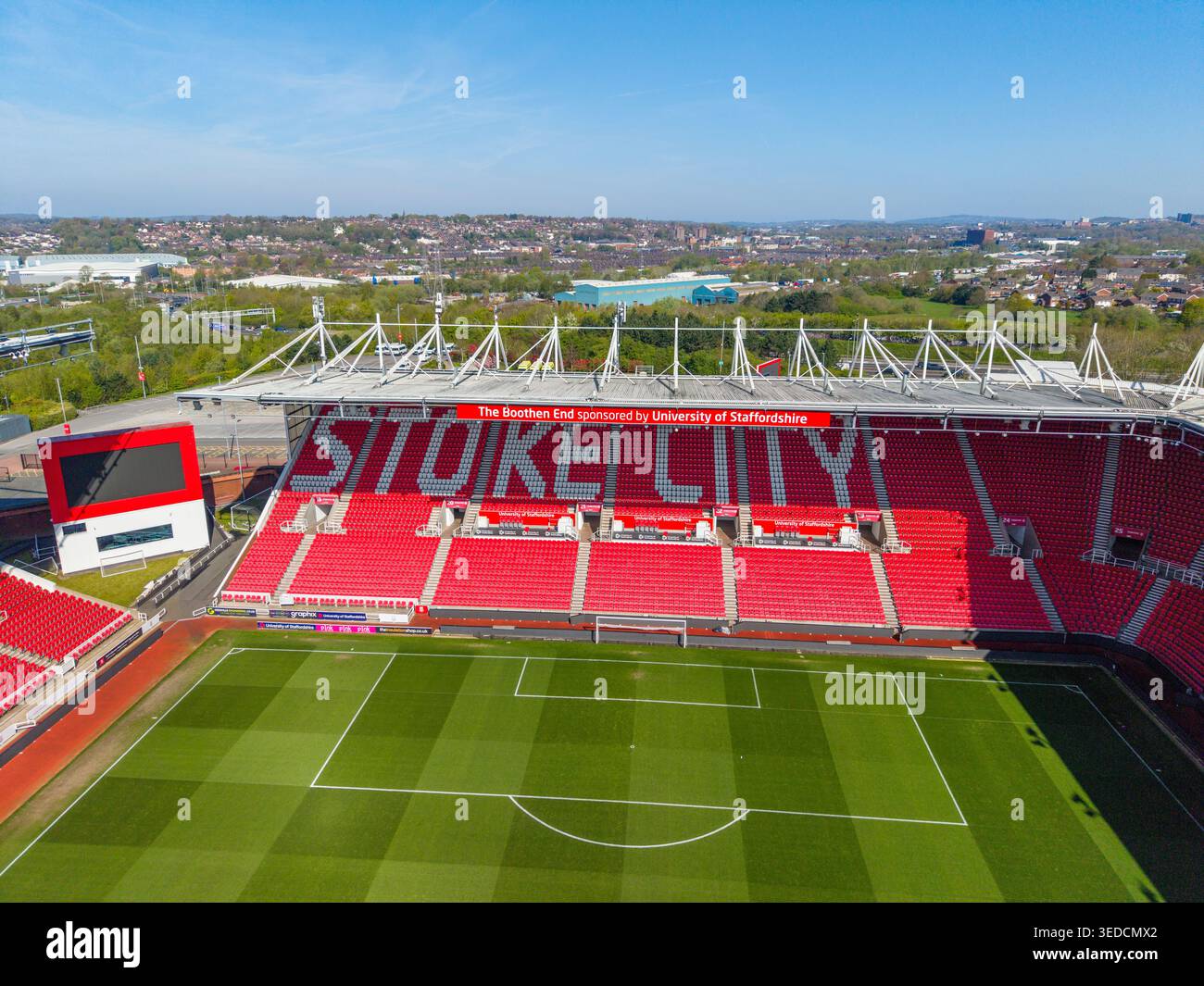 Stoke-on-Trent, Staffordshire, Royaume-Uni. 04.23.2026 image aérienne du Stoke City Football Club, BET 365 Stadium. 23 avril 2026 Banque D'Images