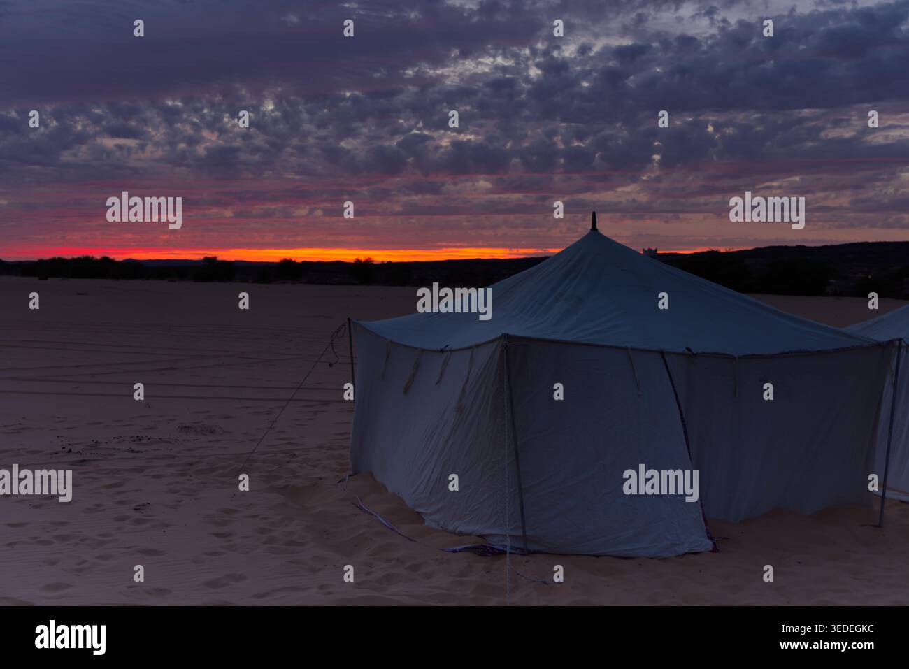 Coucher de soleil au camp d'Amatlich en Mauritanie Banque D'Images