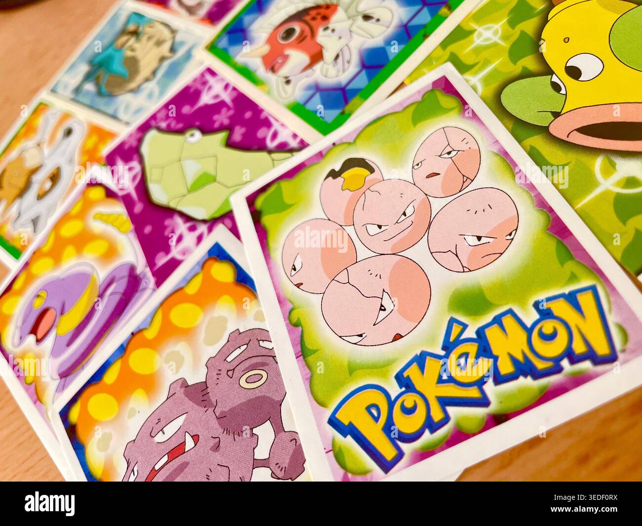 1999 cartes Pokémon Topps film Sticker - Image de stock capturée avec un smartphone