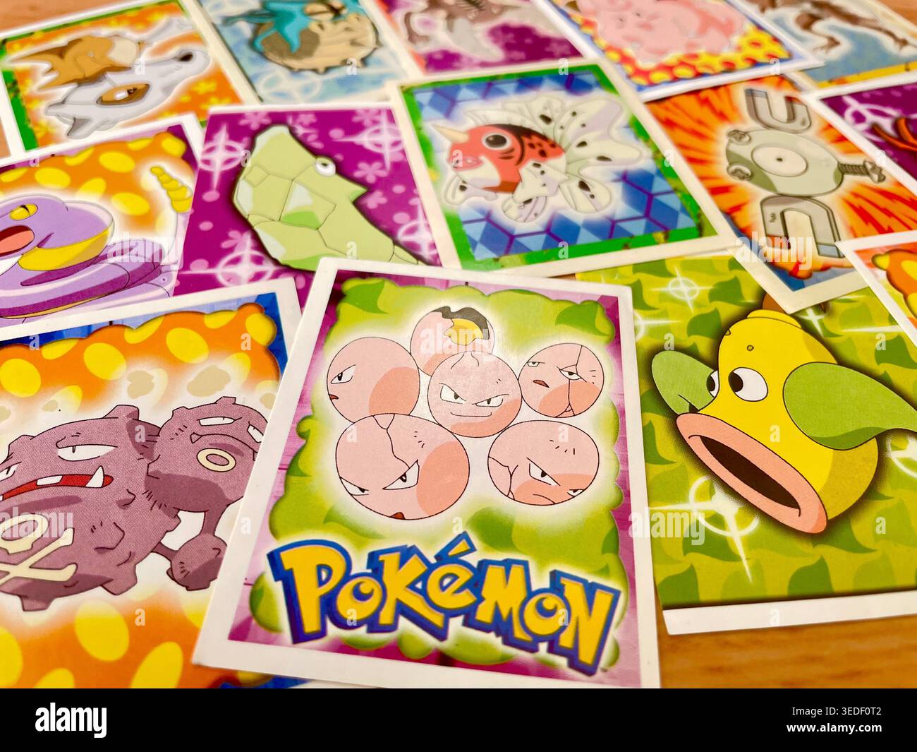 1999 cartes Pokémon Topps film Sticker - Image de stock capturée avec un smartphone
