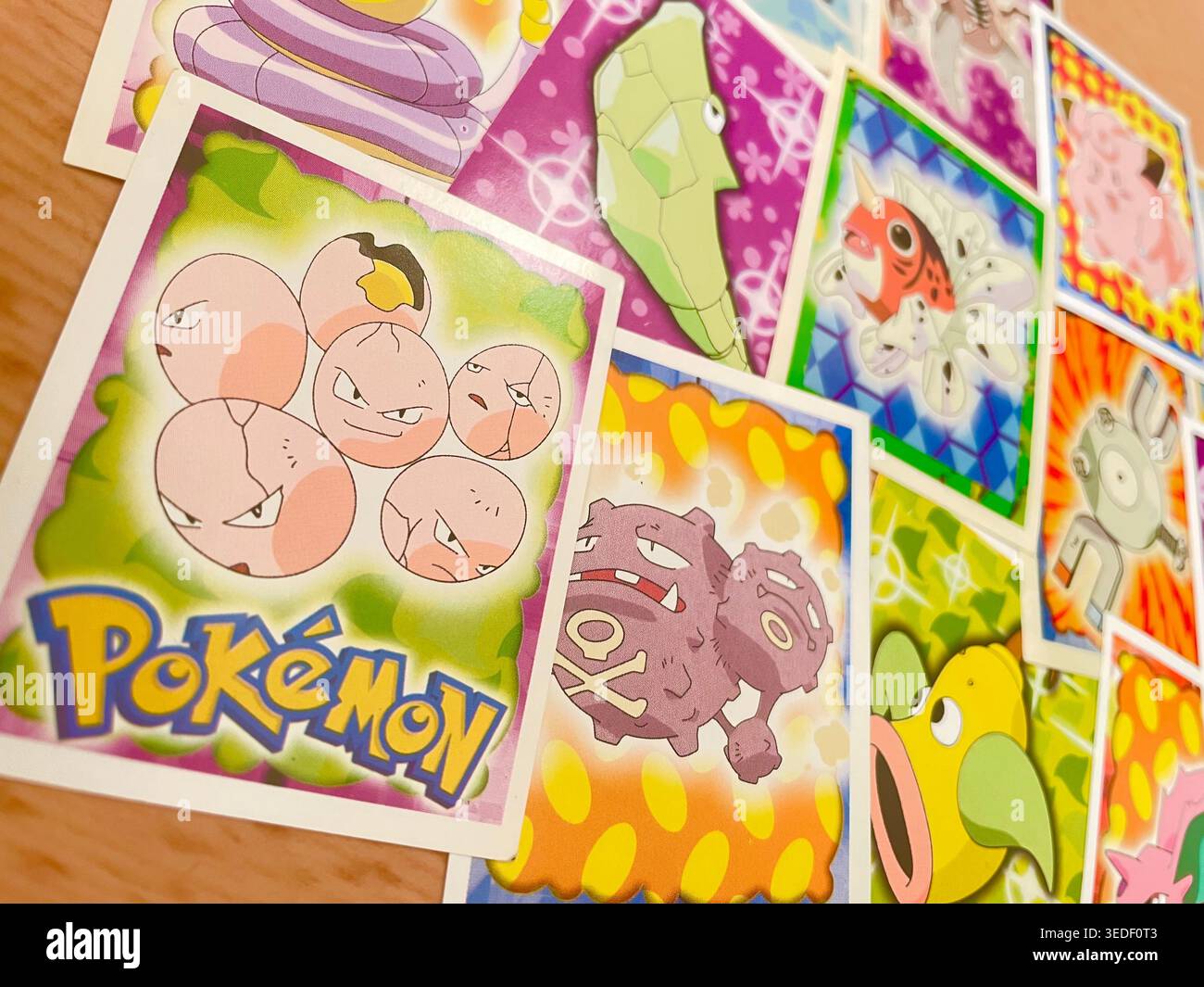 1999 cartes Pokémon Topps film Sticker - Image de stock capturée avec un smartphone