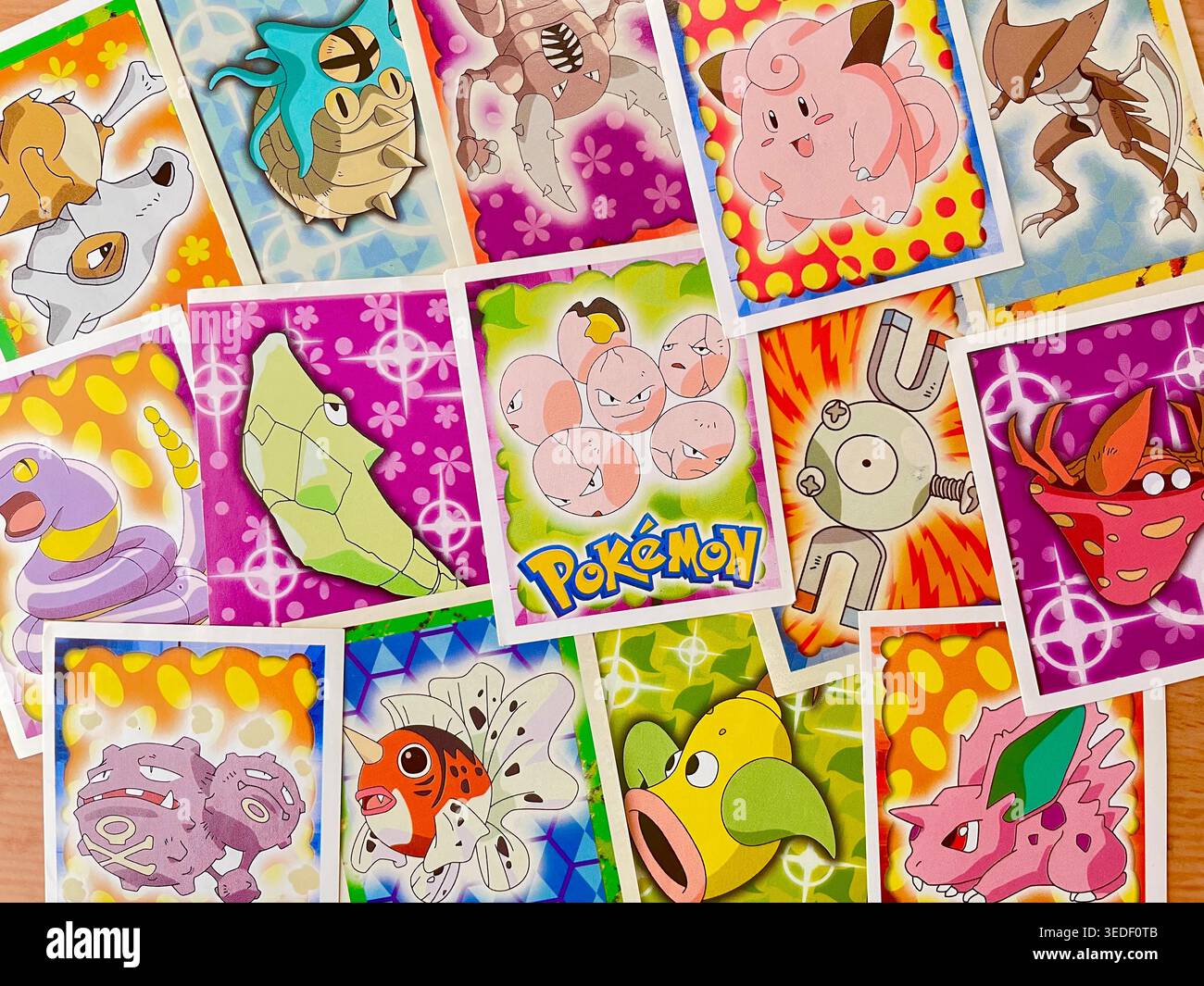 1999 cartes Pokémon Topps film Sticker - Image de stock capturée avec un smartphone