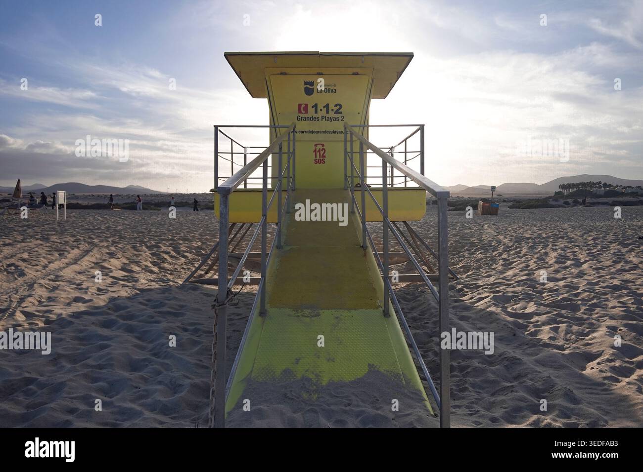 Station déserte de sauveteurs sur la plage de grandes Playa Corralejo Banque D'Images