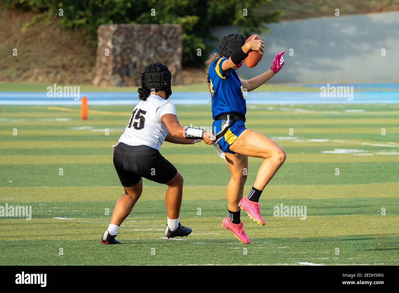 Flag Football Kaiser High School Cougars vs McKinley High School Tigers - Flag Football Game Banque D'Images