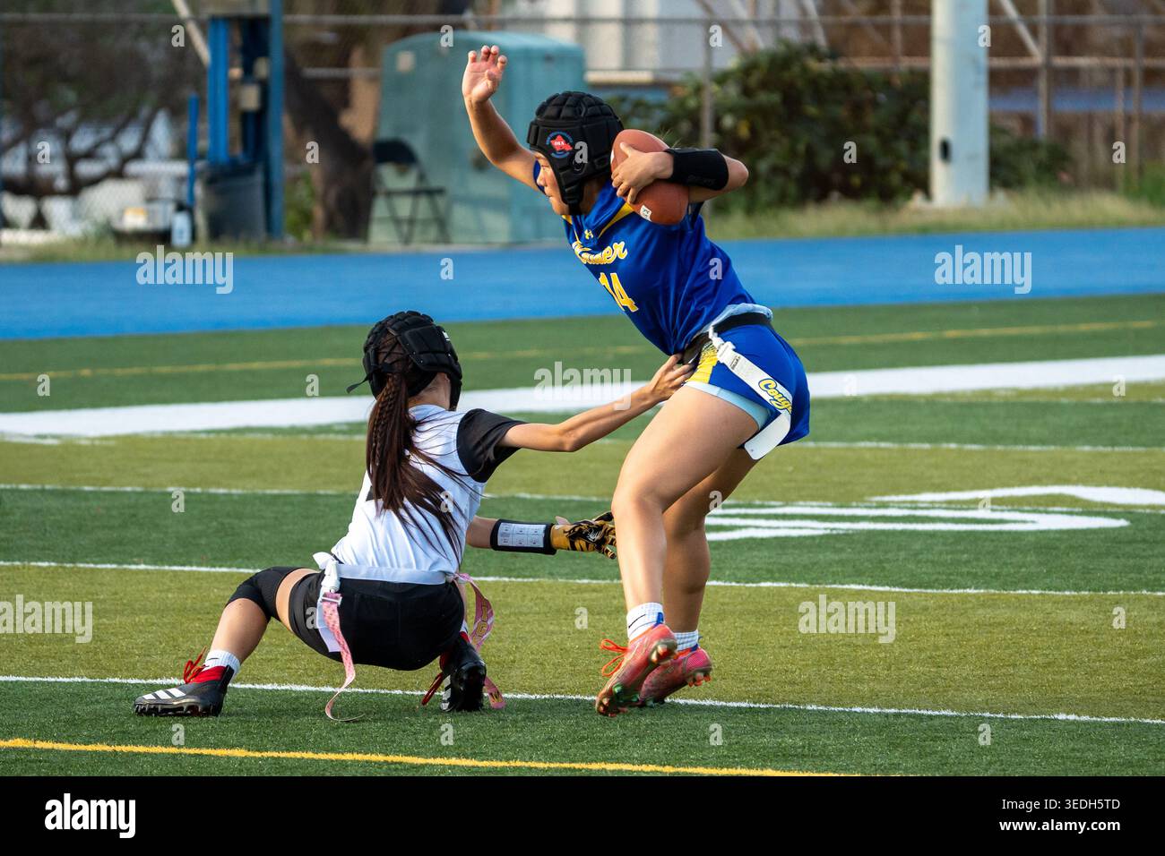 Flag Football Kaiser High School Cougars vs McKinley High School Tigers - Flag Football Game Banque D'Images