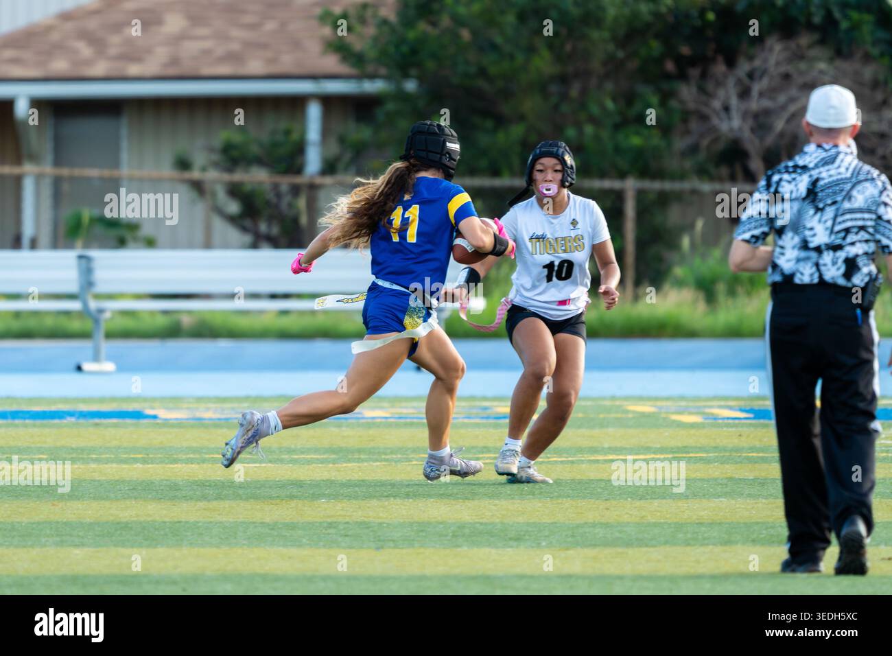 Flag Football Kaiser High School Cougars vs McKinley High School Tigers - Flag Football Game Banque D'Images
