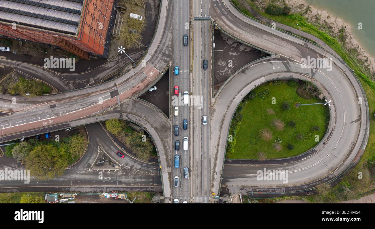 Vue aérienne de l'échangeur routier courbe sur Brunel Way à Bristol, Royaume-Uni Banque D'Images