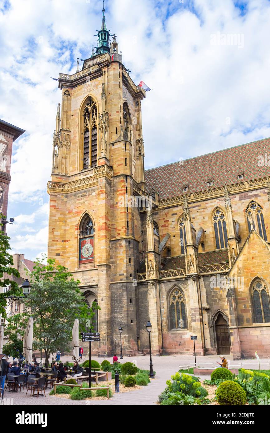 Tour de la cathédrale historique de Saint Martin à Colmar, France Banque D'Images