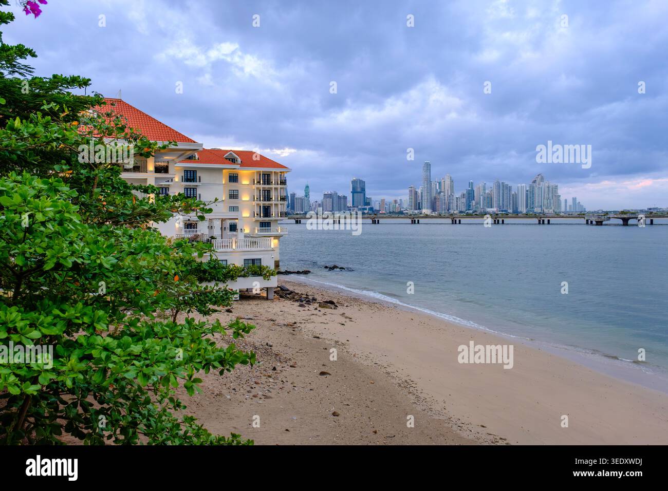 Horizon de Panama City, vue sur la ville depuis Casco Viejo, Sofitel Legend Hotel, plage de Punta Chiriqui et Cinta Costera 3, Panama, Amérique centrale Banque D'Images