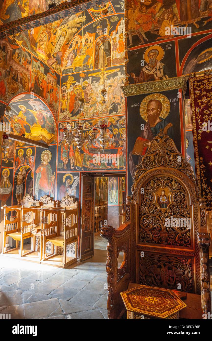 Météores, Kastraki, Thessalie, Grèce. 31 octobre 2023. Peintures murales dans le monastère de Varlaam sur les formations rocheuses des Météores. Banque D'Images