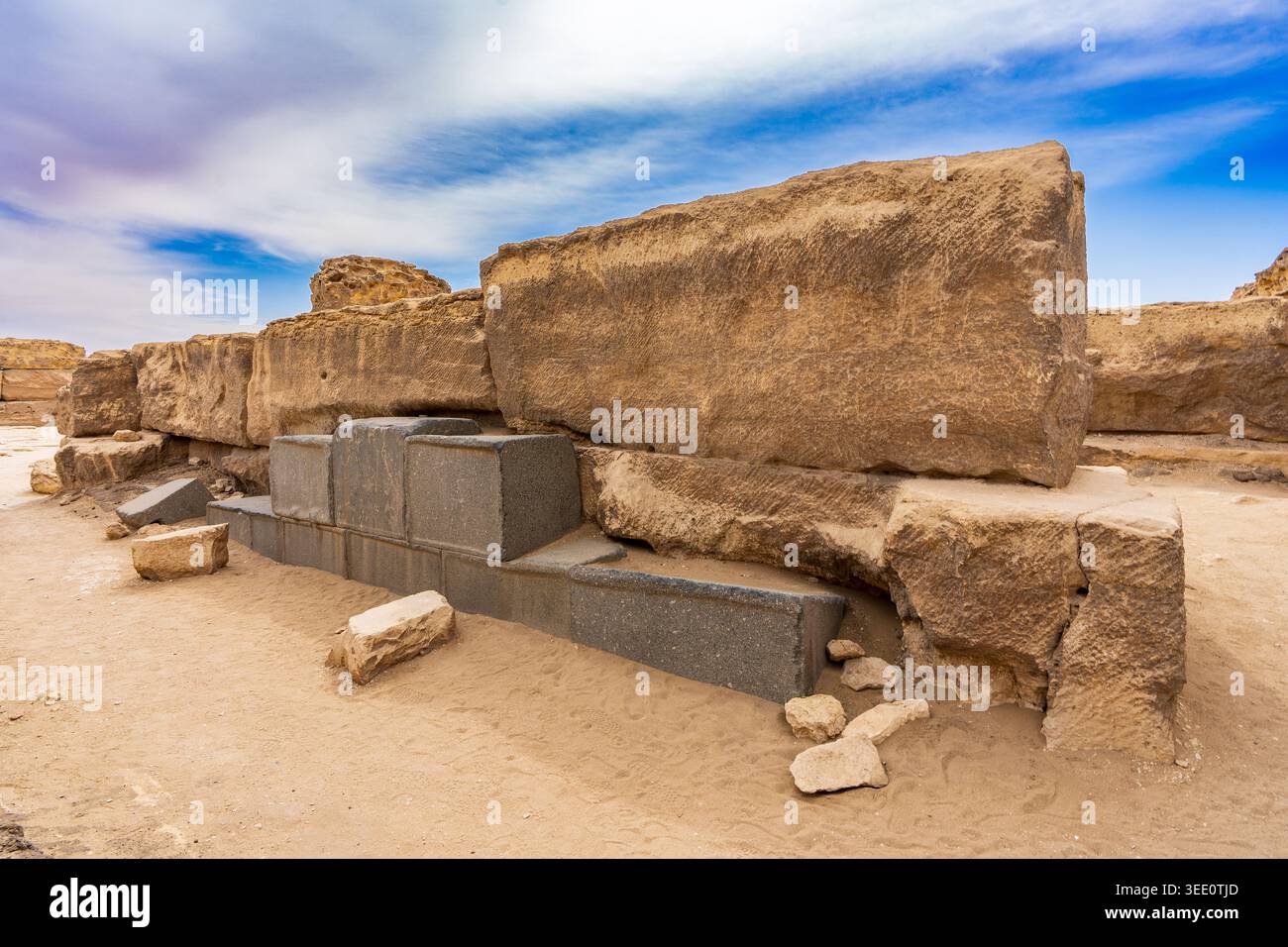Détail des murs monumentaux du temple mortuaire de Menkaure, situé sur le côté oriental de sa pyramide à Gizeh. Banque D'Images