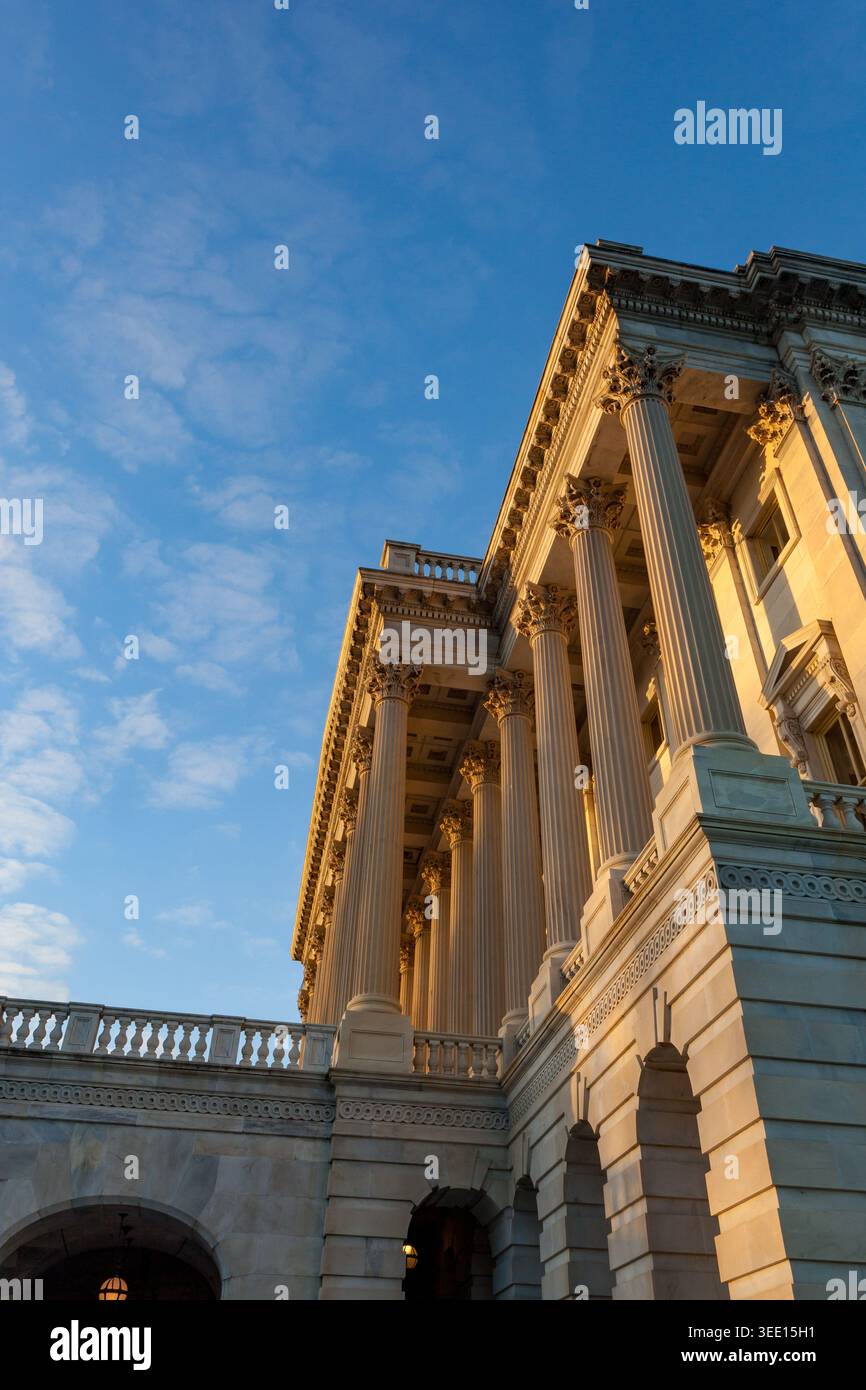 Vue sur les colonnes de style corinthien du Capitole des États-Unis Banque D'Images