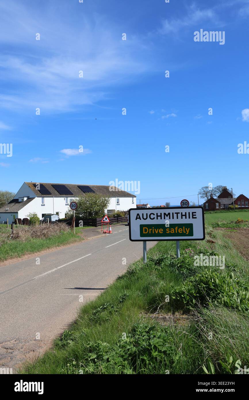 Auchmithie Drive signe en toute sécurité Angus Scotland mai 2026 Banque D'Images