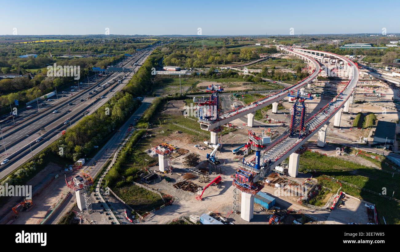 Viaducs courbes de la HS2 Delta Junction en construction le long de l'autoroute M42, Warwickshire Banque D'Images