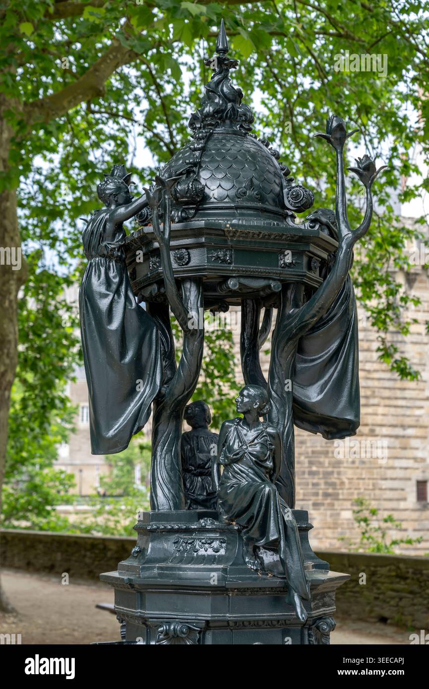 Nantes, France - 05 07 2026 : Fontaine Wallace Pedrosa découverte 2 près du Château des Ducs de Bretagne Banque D'Images