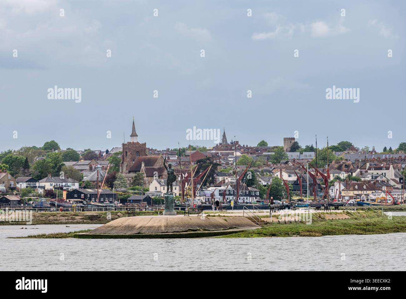 Une statue du leader anglo-saxon du 10c Byrhtnoth garde l'entrée du vieux port de Maldon sur l'estuaire de Blackwater (Essex, UK) Banque D'Images
