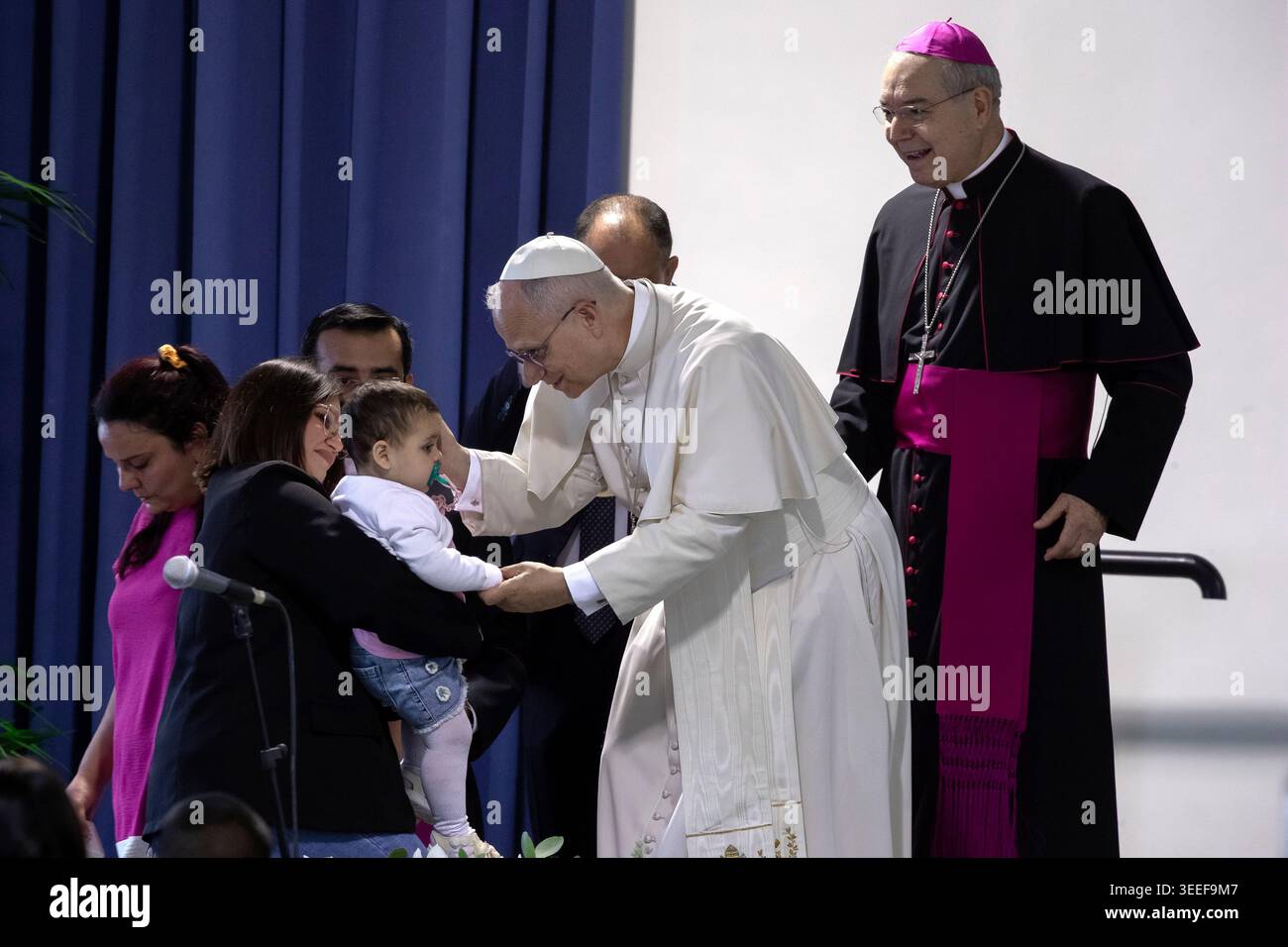 Le pape Léon XIV rencontre les invités des organisations caritatives du Sanctuaire de Pompéi au « Temple de la Charité » de Pompéi Banque D'Images