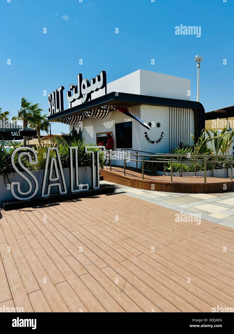 Bar à hamburgers salés au J2 Beach Dubai - Image de stock capturée avec un smartphone