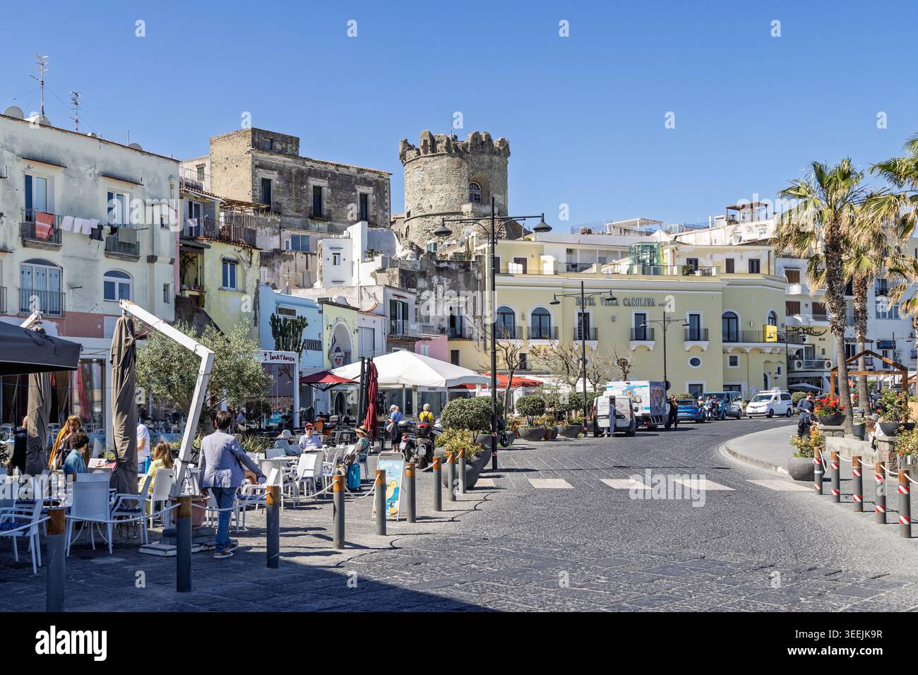 Le centre historique de Forio avec la Tour Torrione, Ischia, Italie le 28 avril 2026 Banque D'Images