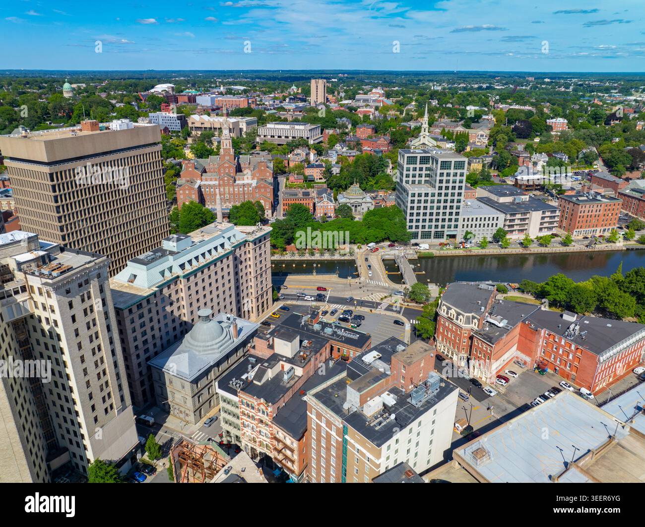 Vue aérienne de la ville historique de Providence, incluant la rivière Providence et le palais de justice du comté de Providence sur College Hill dans le centre-ville de Providence, Rho Banque D'Images