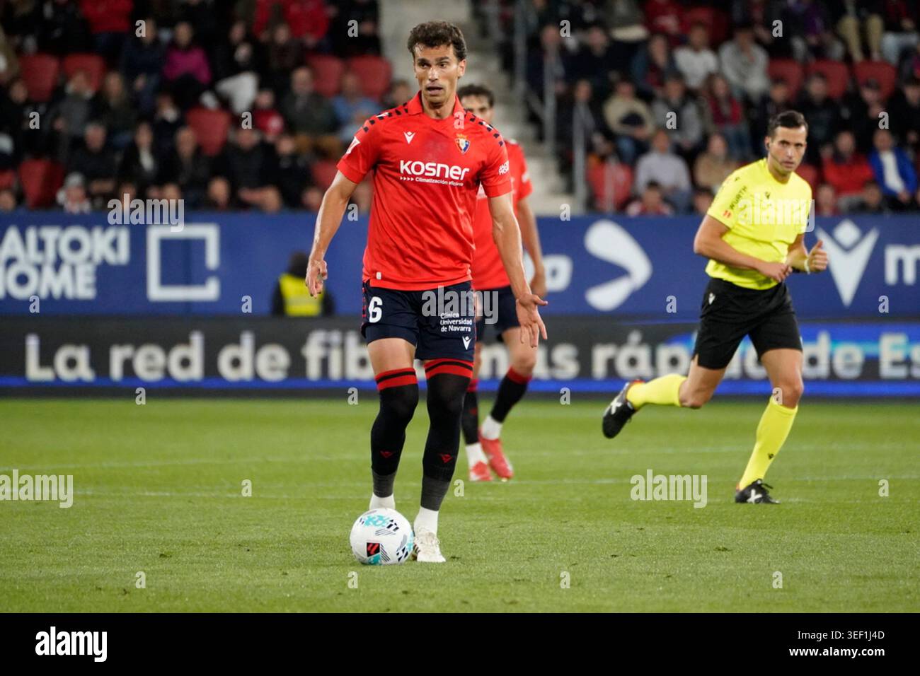 Lucas Torró de CA Osasuna en action lors du match de football de la Liga EA Sports entre CA Osasuna et Atletico de Madrid à l'Estadio El Sadar le 12 mai 2026 à Pampelune, Espagne. (Photo de DUCINT Mickael - Trequartista) Banque D'Images