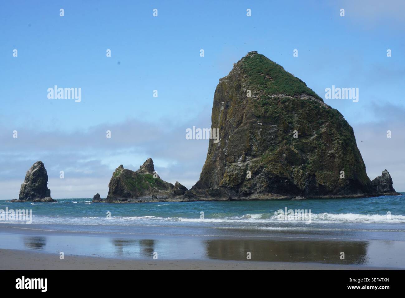 Haystack Rock, Cannon Beach, Oregon, États-Unis Banque D'Images